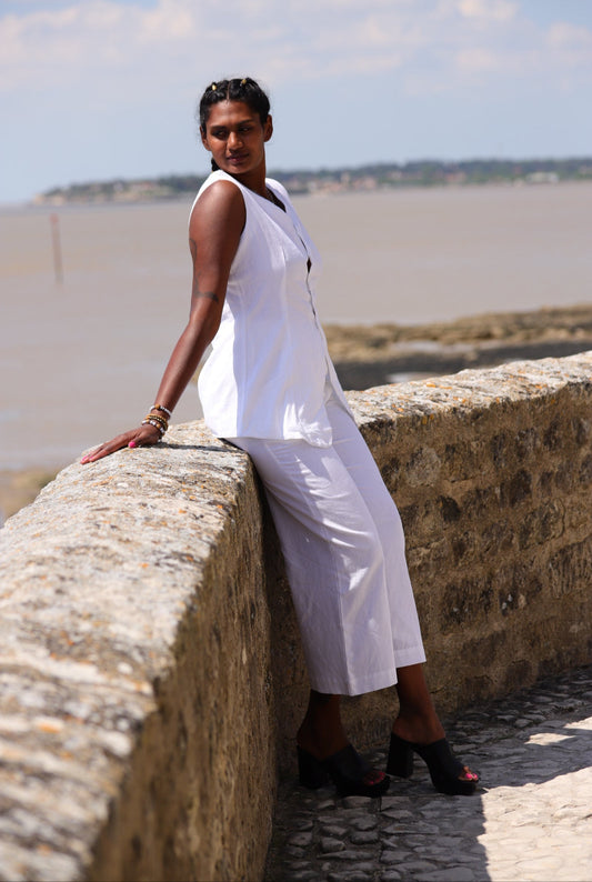 Ensemble blanc en coton flex : gilet à boutons longs et pantalon fluide